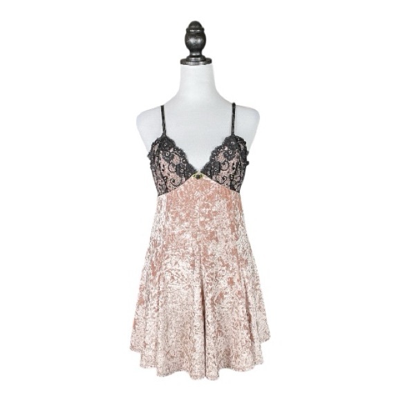 Dolls Kill dELiA*s Pink Crushed Velvet Black Lace Babydoll Mini Dress Size M - Picture 2 of 8